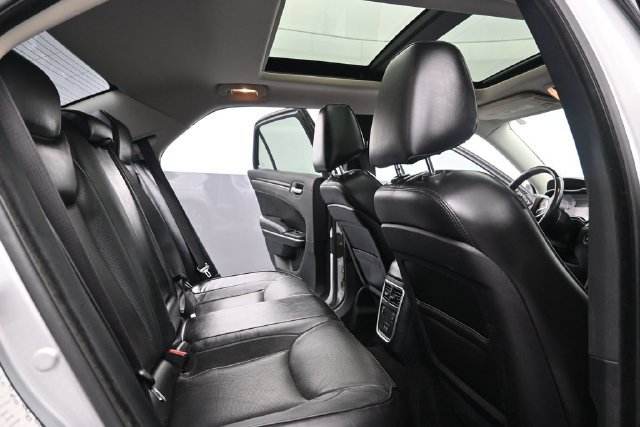 Used 2020 Chrysler 300 Limited RWD image 14