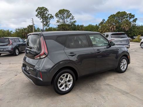 Certified 2025 Kia Soul LX image 9
