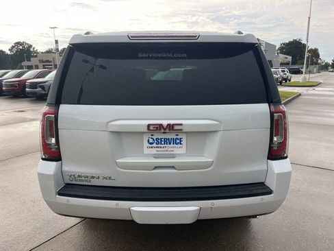 Used 2020 GMC Yukon XL SLT w/ Premium Edition image 6