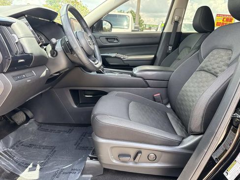 Certified 2024 Nissan Pathfinder SV w/ Black Appearance Package FWD image 20