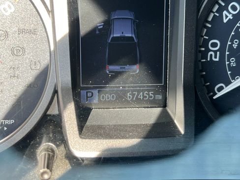 Used 2016 Toyota Tacoma TRD Sport image 25