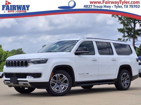 Used 2024 Jeep Wagoneer L Series II RWD image 1