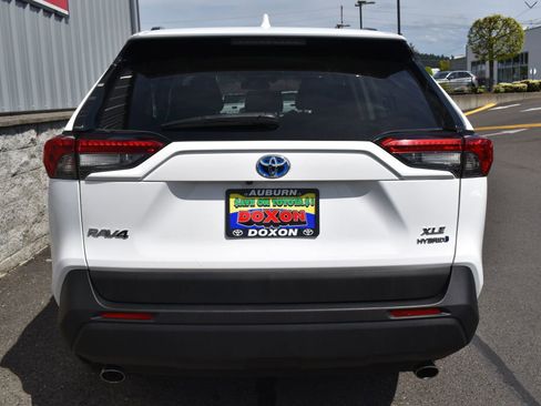 Used 2020 Toyota RAV4 XLE w/ XLE Grade Weather Package AWD/4WD image 6