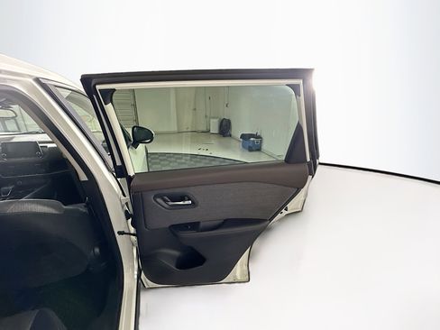 Used 2022 Nissan Rogue SV image 28