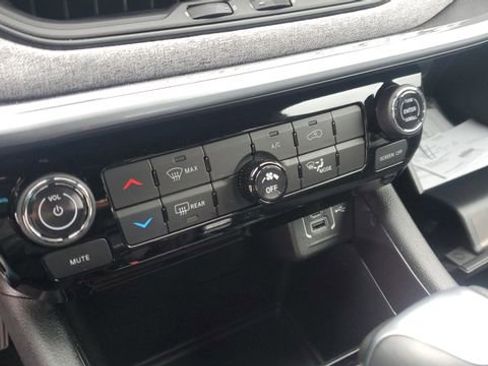 Certified 2024 Jeep Compass Latitude image 16