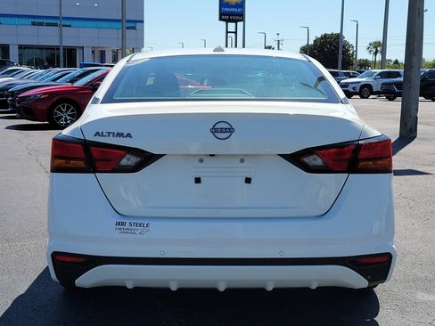 Used 2025 Nissan Altima 2.5 SV image 5