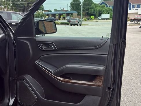 Used 2016 Chevrolet Suburban LS RWD image 12