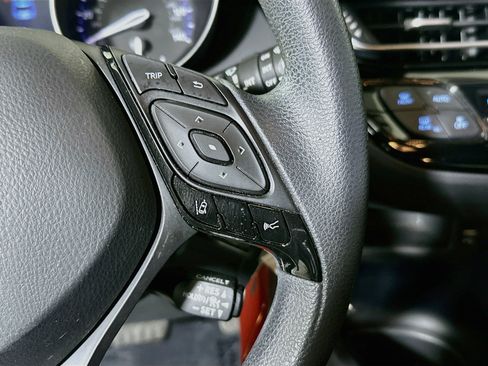 Used 2021 Toyota C-HR LE FWD image 17