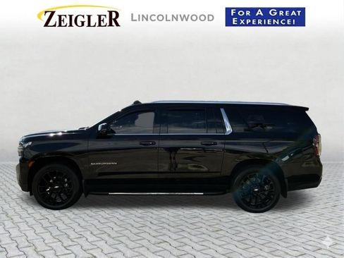 Used 2022 Chevrolet Suburban LT w/ LT Signature Package AWD/4WD image 3