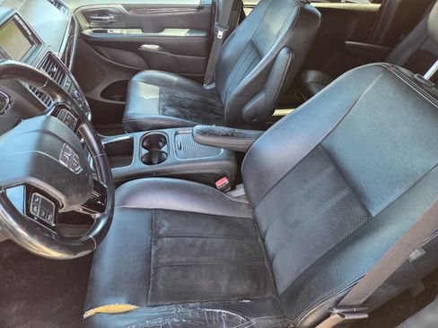 Used 2018 Dodge Grand Caravan SXT w/ Blacktop Package FWD image 8