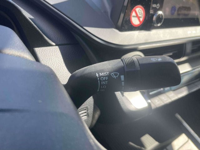 Used 2025 Toyota Prius LE FWD image 24