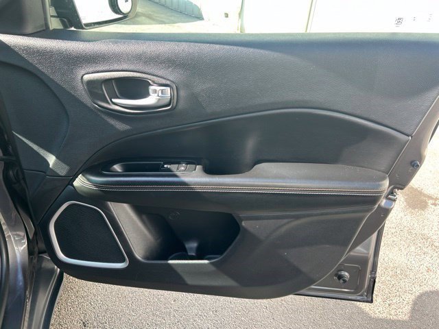 Used 2018 Jeep Compass Latitude FWD image 45