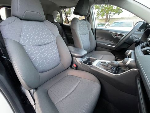 Used 2025 Toyota RAV4 XLE image 38