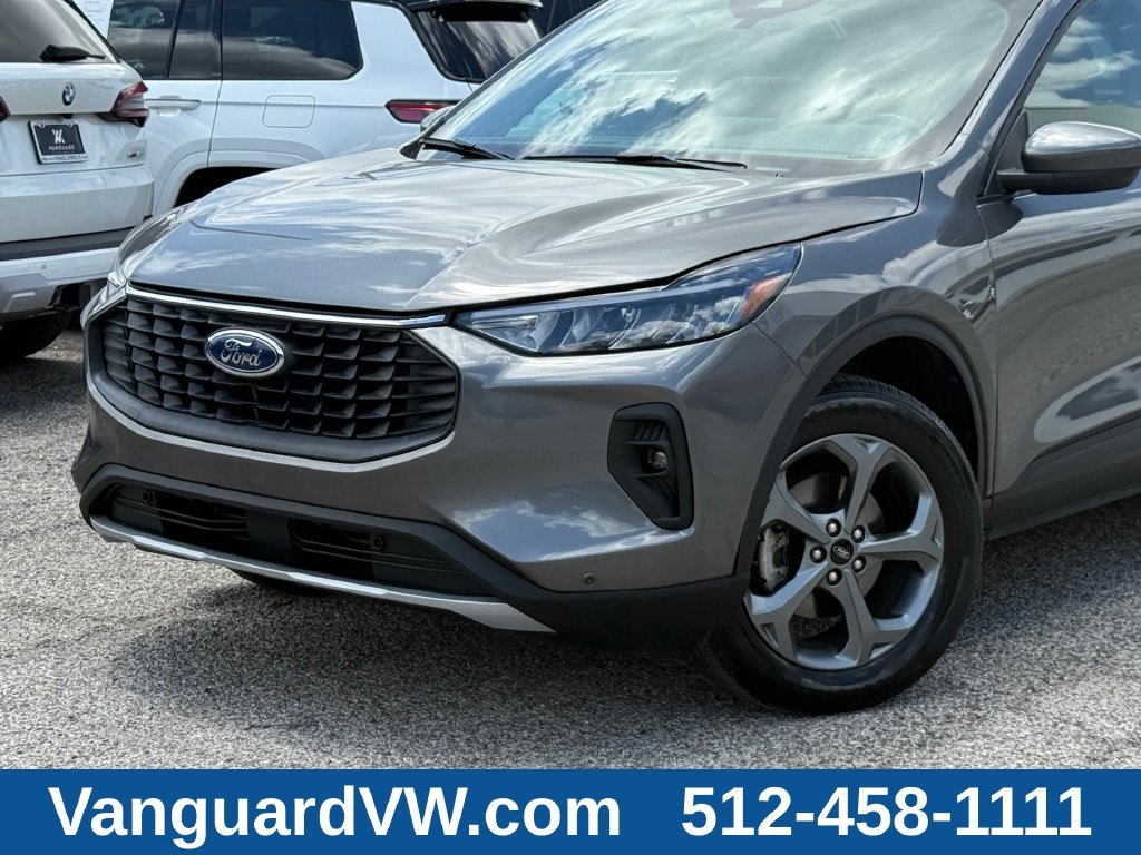 Used 2025 Ford Escape ST-Line Select AWD/4WD image 2