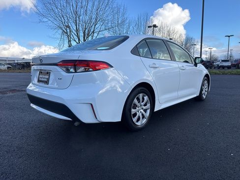Used 2020 Toyota Corolla LE image 7
