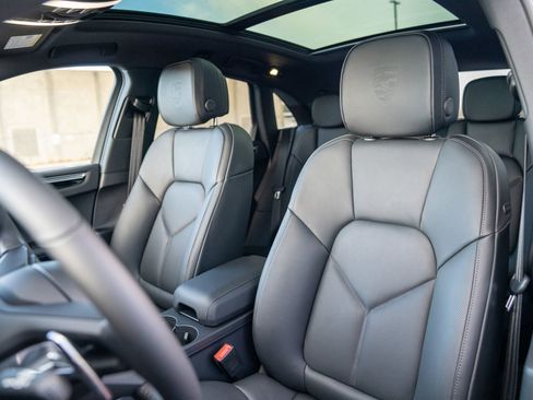 New 2026 Porsche Macan image 5