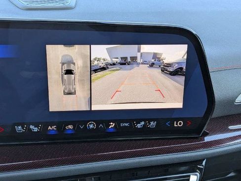 Used 2026 Chevrolet Traverse RS FWD image 31