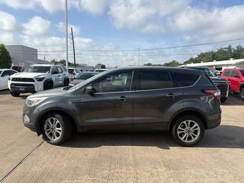 Used 2017 Ford Escape SE FWD image 8