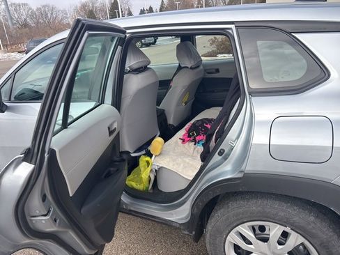 Used 2024 Toyota Corolla Cross L image 11