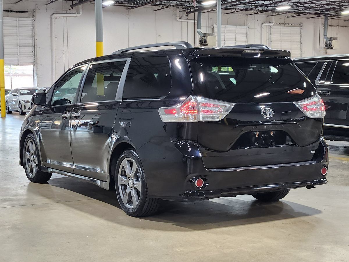 Used 2017 Toyota Sienna SE FWD image 10