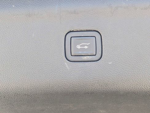 Used 2023 Buick Enclave Essence FWD image 12