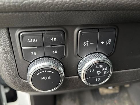 Used 2023 GMC Yukon Denali image 15