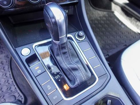 Used 2019 Volkswagen Jetta R-Line FWD image 18