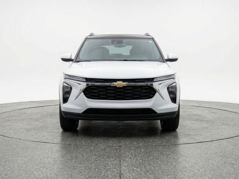 Used 2025 Chevrolet TrailBlazer LT image 2