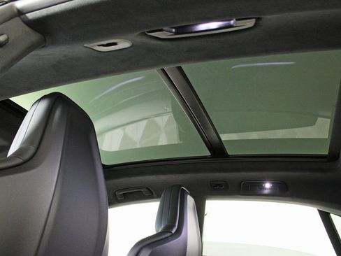 Certified 2025 Porsche Macan Turbo Electric image 20