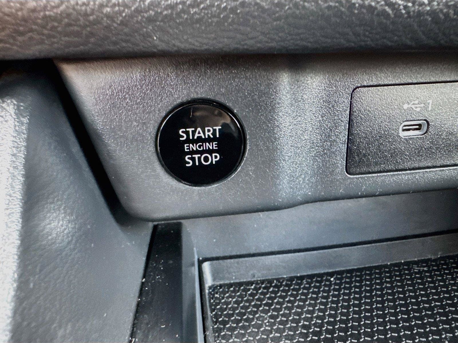 Used 2025 Nissan Rogue S FWD image 18