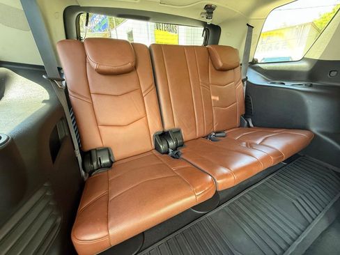 Used 2016 Cadillac Escalade Premium RWD image 18