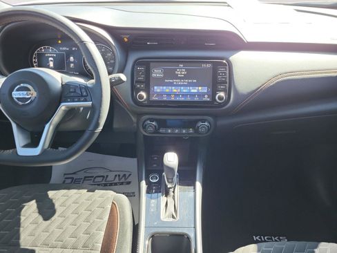 Used 2021 Nissan Kicks SR FWD image 12
