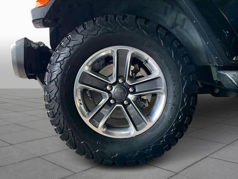 Used 2018 Jeep Wrangler Unlimited Sahara image 10