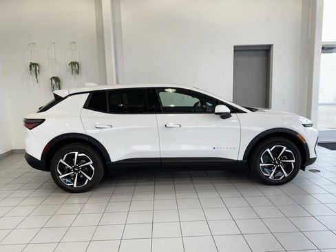 New 2026 Chevrolet Equinox EV LT image 33