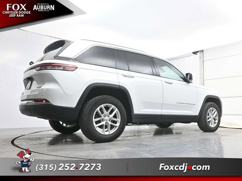 Used 2023 Jeep Grand Cherokee Laredo w/ Luxury Tech Group I AWD/4WD image 23