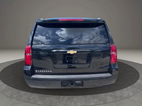 Used 2018 Chevrolet Suburban LT RWD image 4