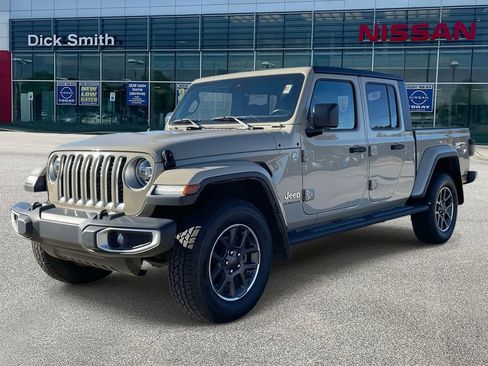 Used 2020 Jeep Gladiator Overland image 3