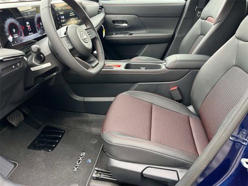 New 2025 Nissan Kicks SR image 18
