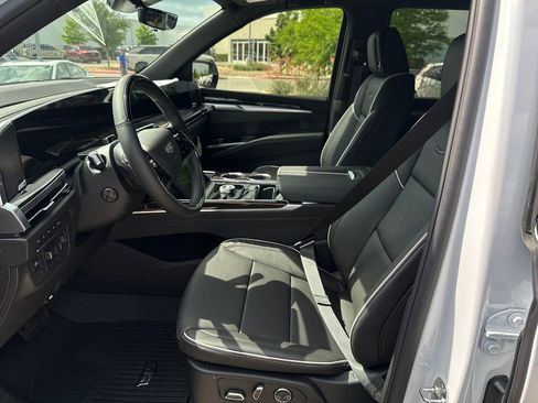 New 2026 Cadillac Escalade Luxury w/ LPO, Floor Liner Package AWD/4WD image 21