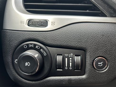 Used 2014 Jeep Cherokee Trailhawk w/ Comfort/Convenience Group AWD/4WD image 29