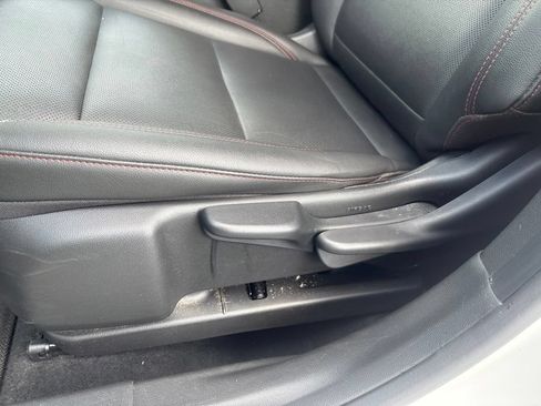 Used 2024 Chevrolet Trax RS FWD image 34