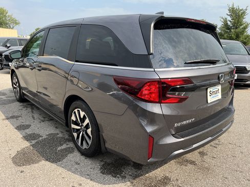 Certified 2026 Honda Odyssey EX-L image 6