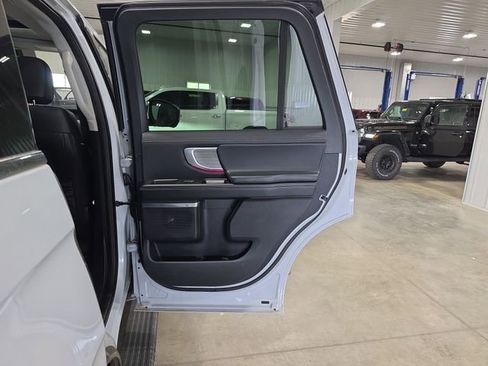 Used 2025 Ford Expedition Platinum AWD/4WD image 30
