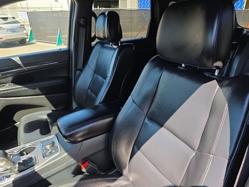Used 2019 Jeep Grand Cherokee Limited AWD/4WD image 14