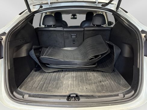 Used 2022 Tesla Model Y Long Range image 44