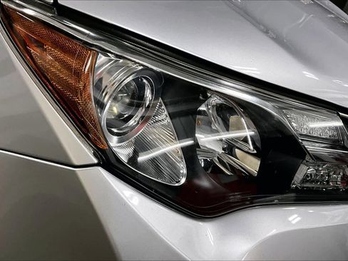 Used 2015 Toyota RAV4 XLE image 28