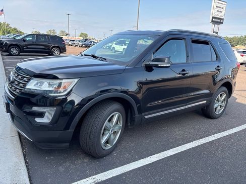 Used 2017 Ford Explorer XLT w/ Equipment Group 202A AWD/4WD image 1