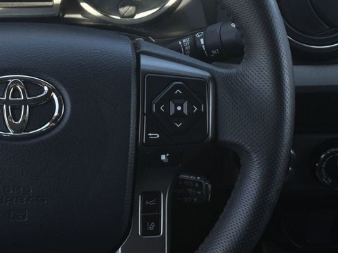 Used 2019 Toyota Tacoma TRD Off-Road image 15