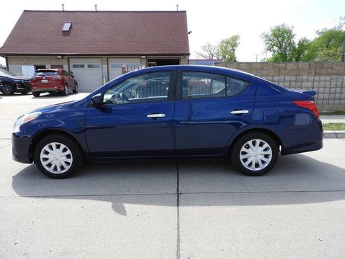 Used 2019 Nissan Versa SV FWD image 5
