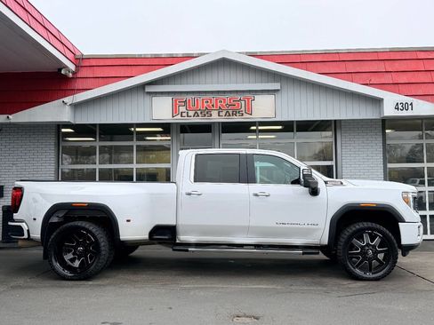 Used 2023 GMC Sierra 3500 Denali image 2